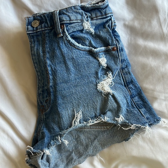 Abercrombie “The Mom Short High Rise” Jean Shorts - Picture 5 of 6